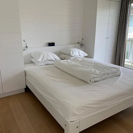 In Near The Beach, Cleaning Included 아파트